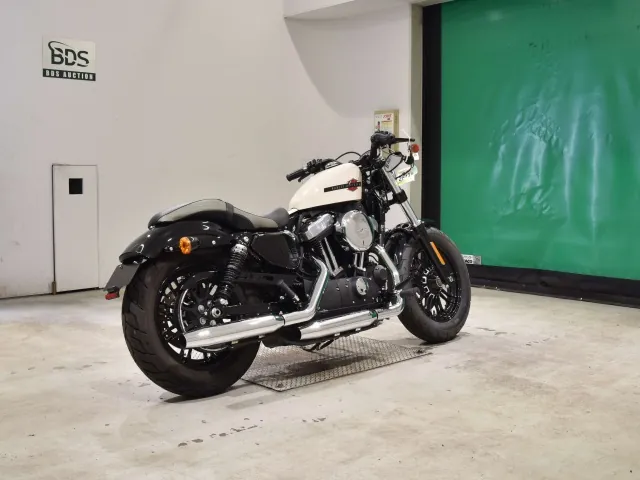 Harley-Davidson XL1200X 2022, белый, фото 5