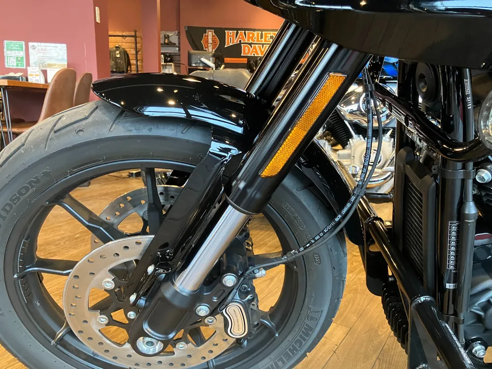 Harley-Davidson FXLRST 2026, чёрный, фото 11