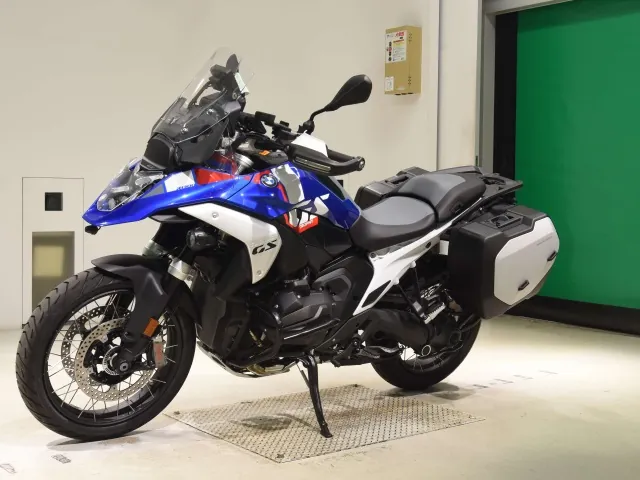 BMW R1300GS 2024, white | red | blue, фото 4