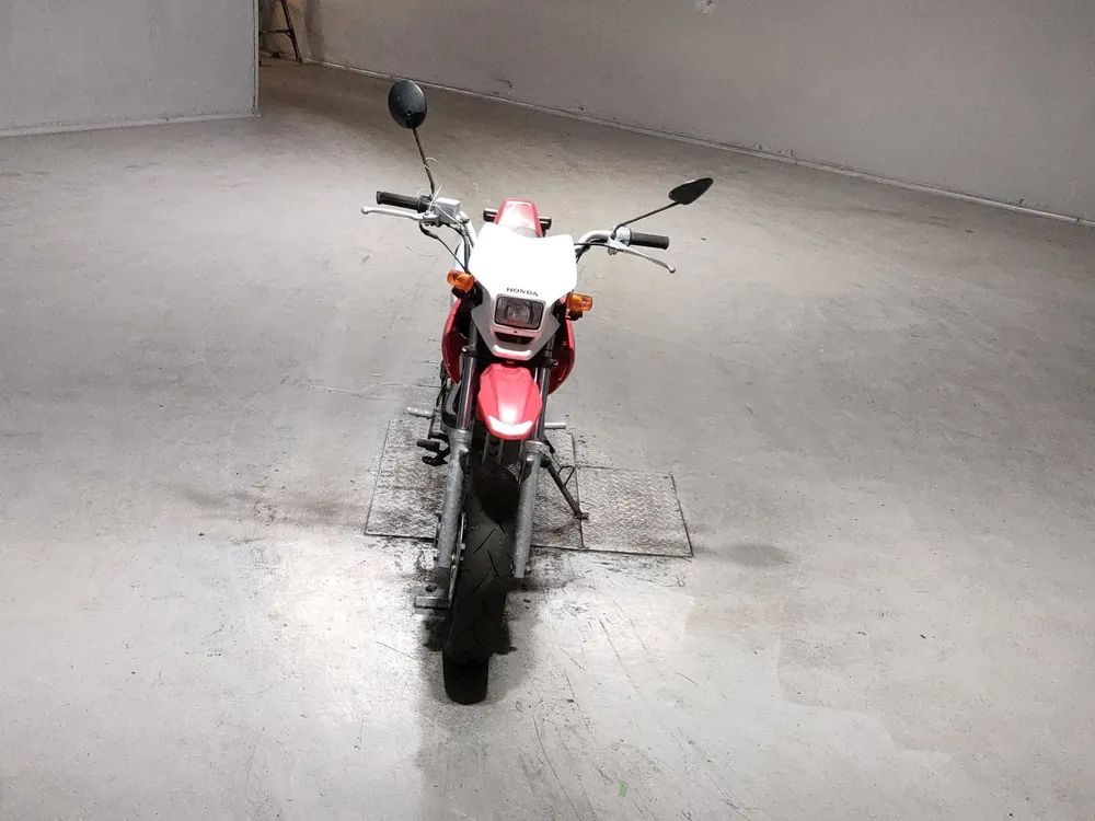 Honda XR100 Motard, чёрный, красный, фото 3