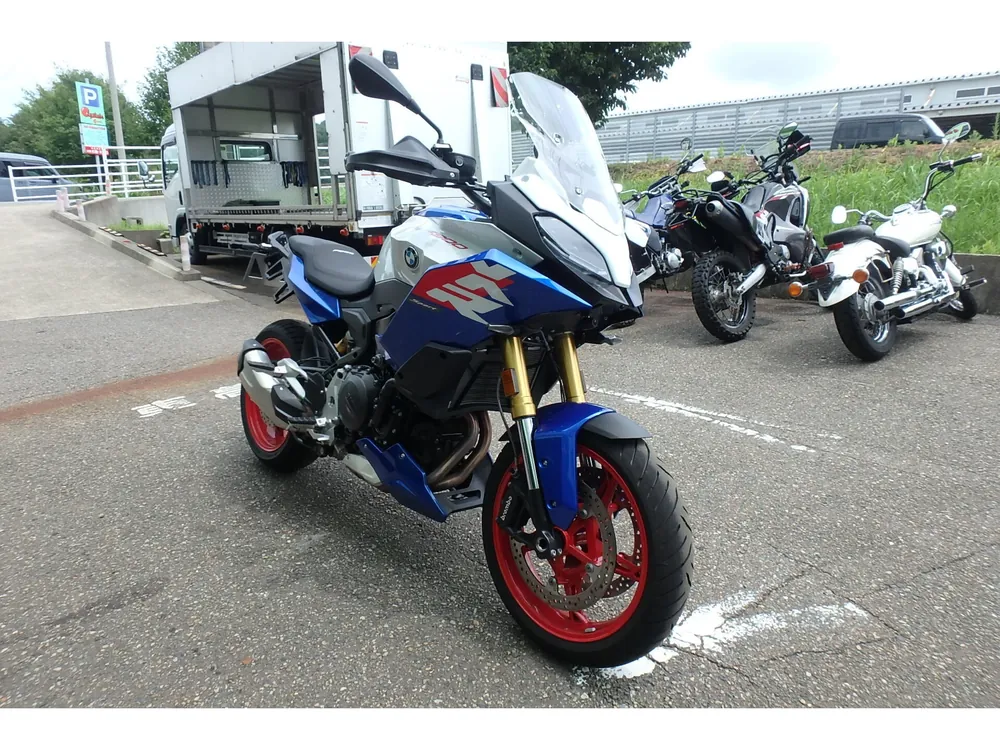 BMW F900XR STANDARD 2026, белый, синий, фото 3