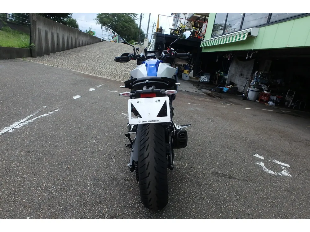 BMW F900XR STANDARD 2026, белый, синий, фото 8