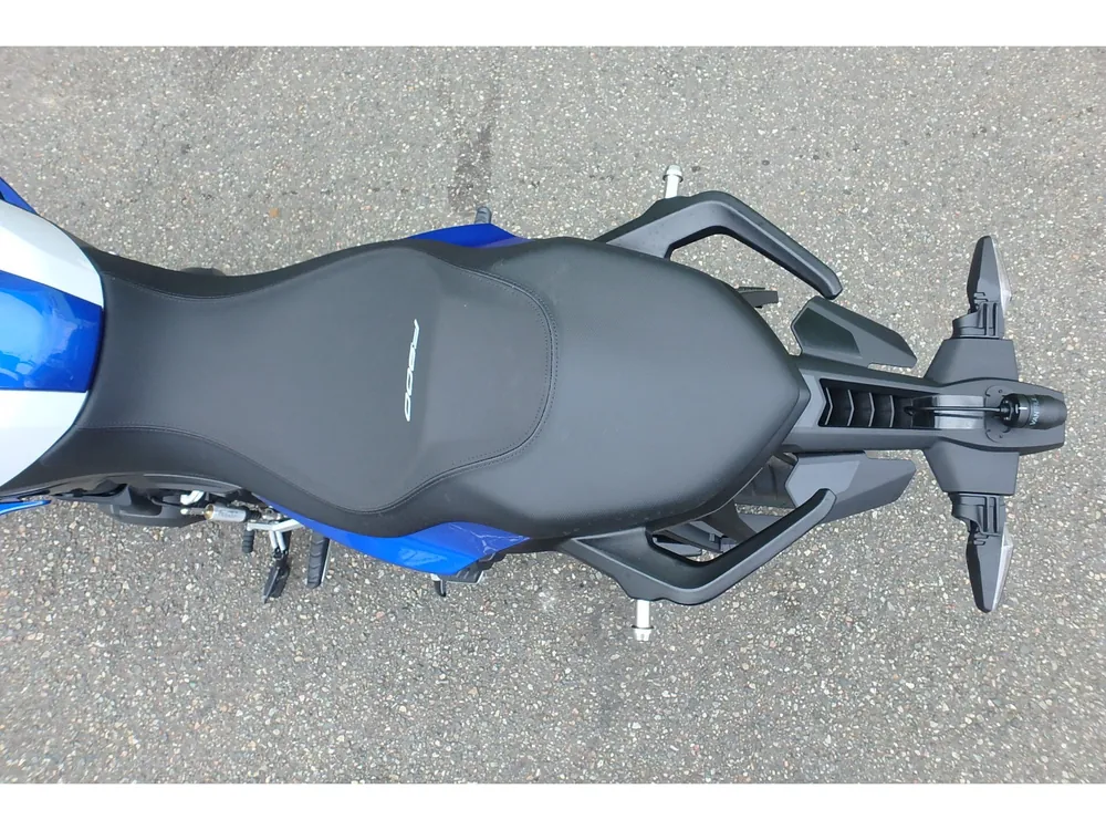 BMW F900XR STANDARD 2026, белый, синий, фото 9