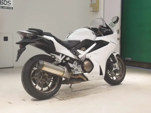 Honda VFR800F 2016, белый, фото 5