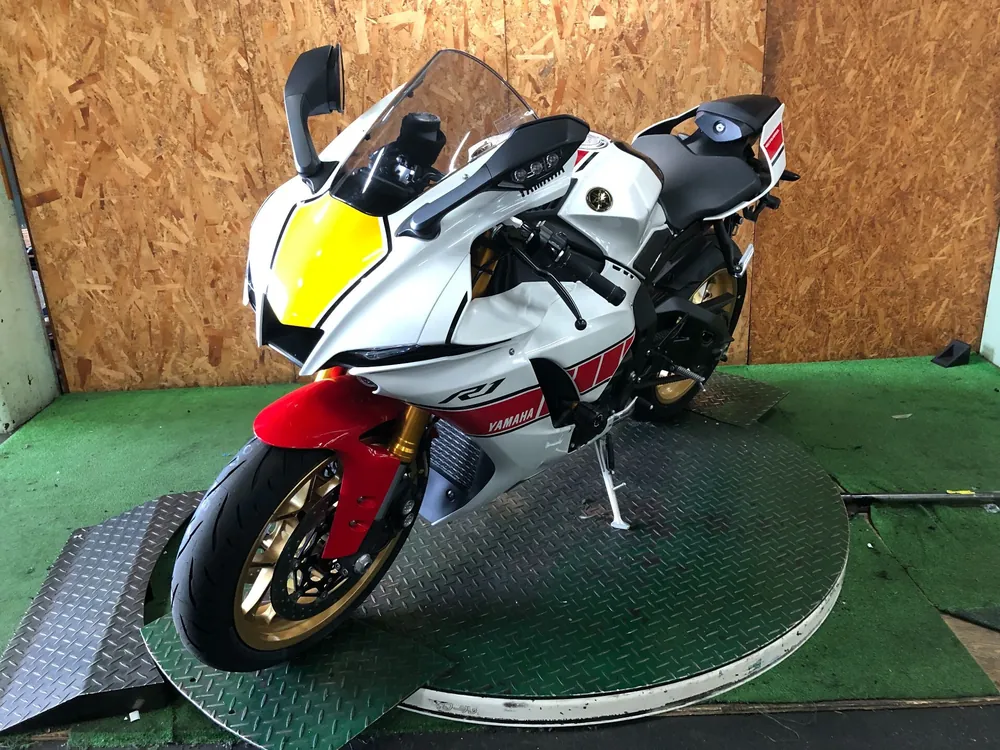 Yamaha YZF-R1M 2023, white / red / yellow, фото 3