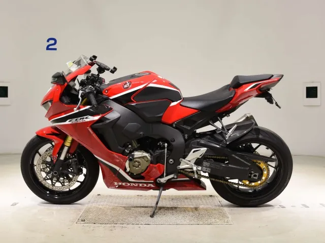 Honda CBR1000RR 2019, white | red | black, фото 2