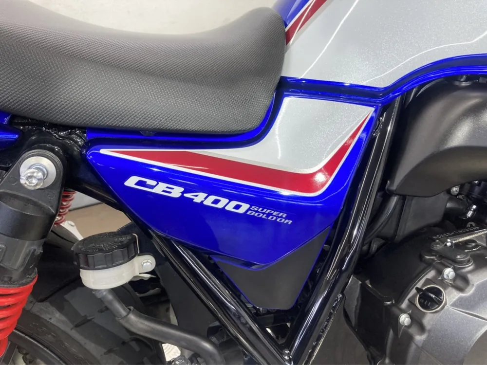 Honda CB400SB 2020, white / red / blue, фото 10