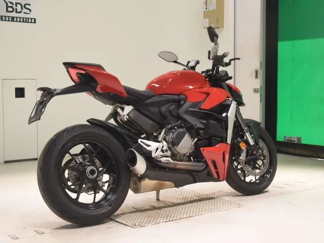 Ducati Street Fighter V2 2022, красный, фото 5
