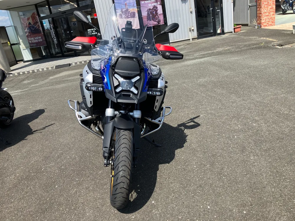 BMW R1300Gs Adv Asa 2026, white / blue / red, фото 4