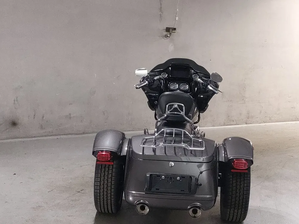 Harley-Davidson FLTRT1870 TRIKE 2023, серый, фото 4