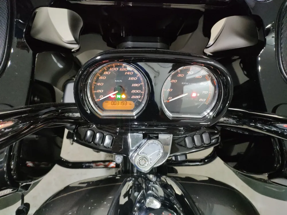 Harley-Davidson FLTRT1870 TRIKE 2023, серый, фото 5