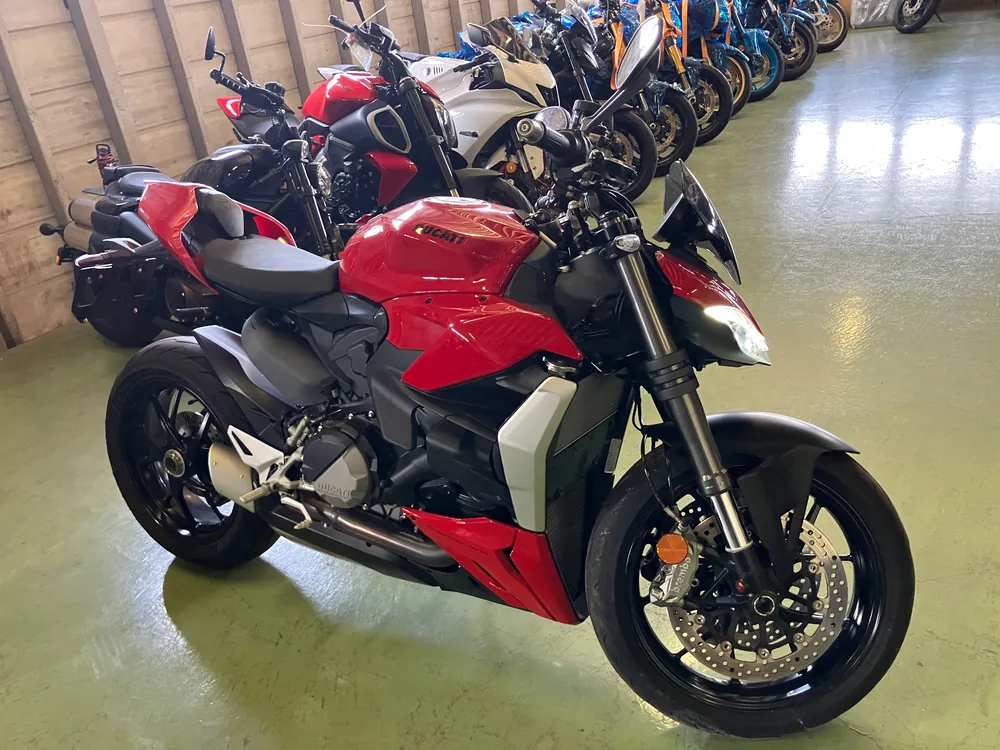 Ducati Street Fighter V2 2023, красный, фото 5