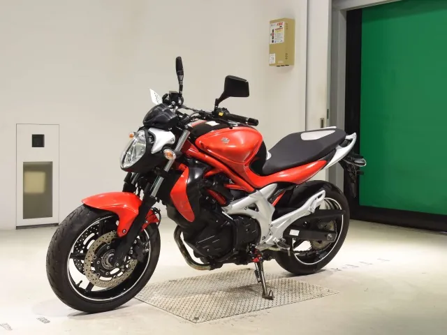 Suzuki Gladius 400 ABS 2011, red | black, фото 4