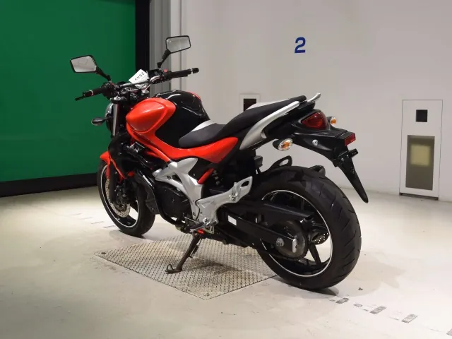 Suzuki Gladius 400 ABS 2011, red | black, фото 6