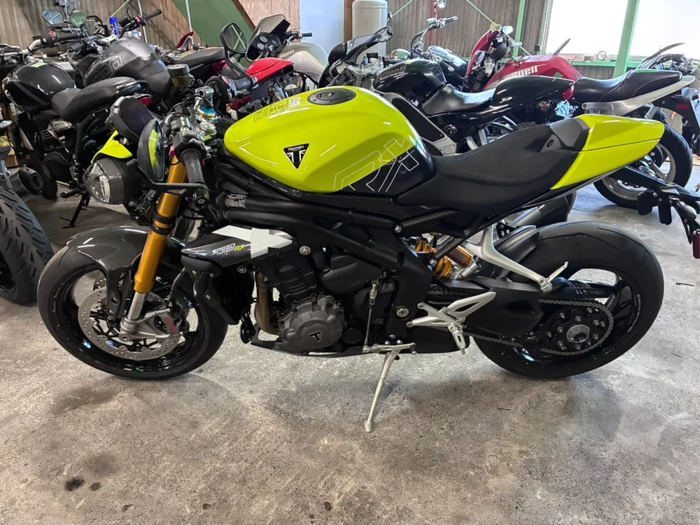 Triumph Speed Triple 1200 RX 2026, жёлтый, фото 2
