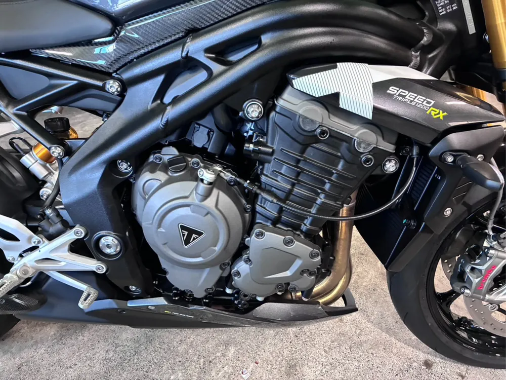 Triumph Speed Triple 1200 RX 2026, жёлтый, фото 12