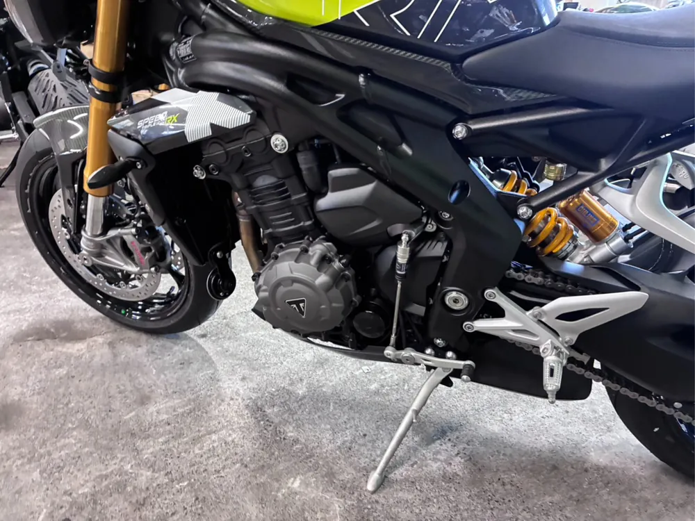Triumph Speed Triple 1200 RX 2026, жёлтый, фото 13