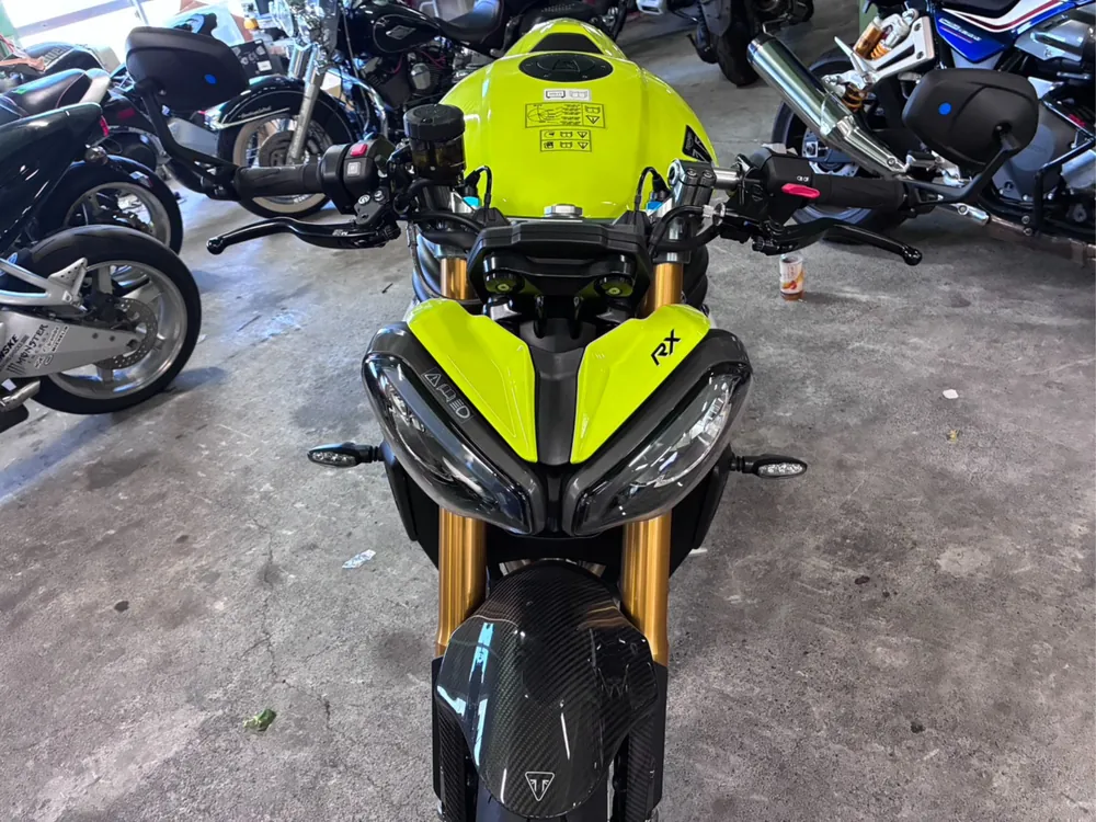 Triumph Speed Triple 1200 RX 2026, жёлтый, фото 18