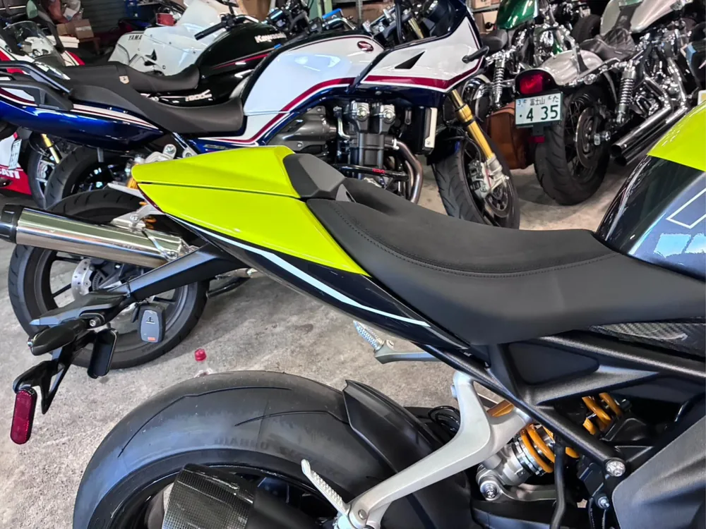 Triumph Speed Triple 1200 RX 2026, жёлтый, фото 4