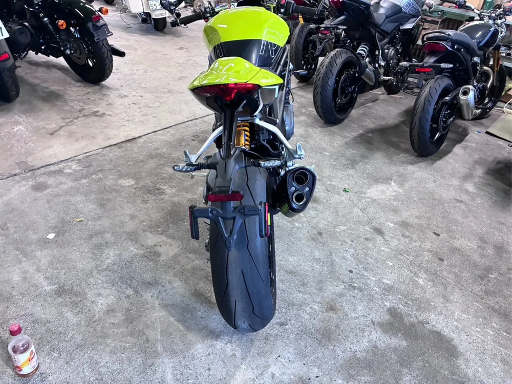 Triumph Speed Triple 1200 RX 2026, жёлтый, фото 9