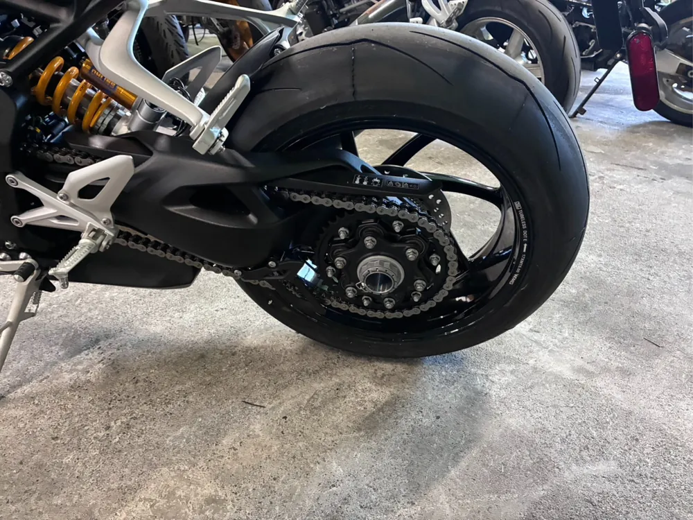 Triumph Speed Triple 1200 RX 2026, жёлтый, фото 10