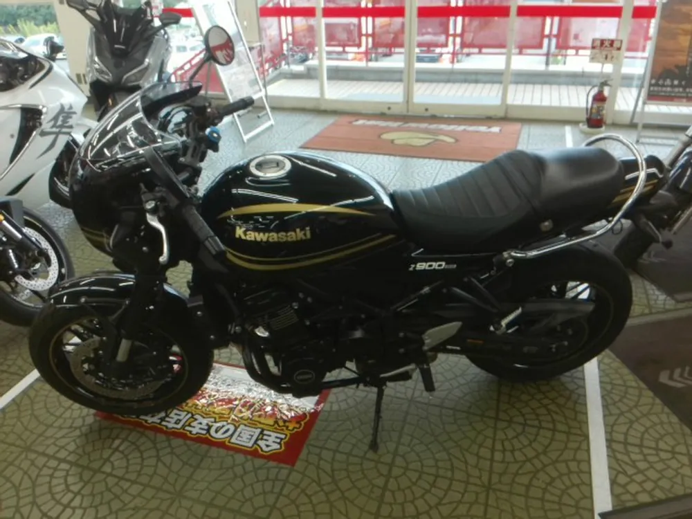 Kawasaki Z900RS 2023, black / gold, фото 2