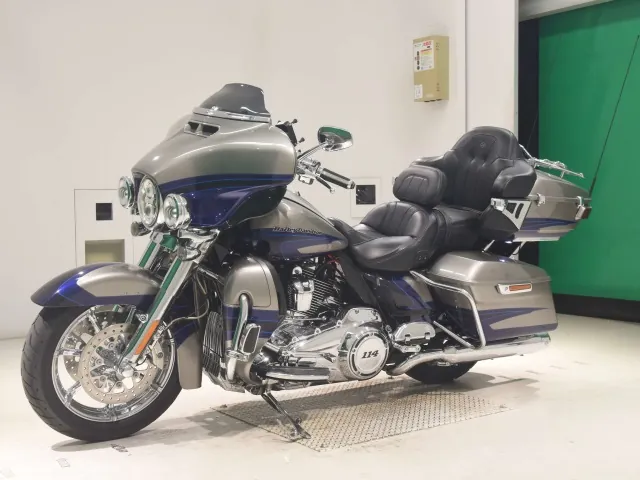 Harley-Davidson FLHTKSE1870CVO 2017, синий, серебристый, фото 4