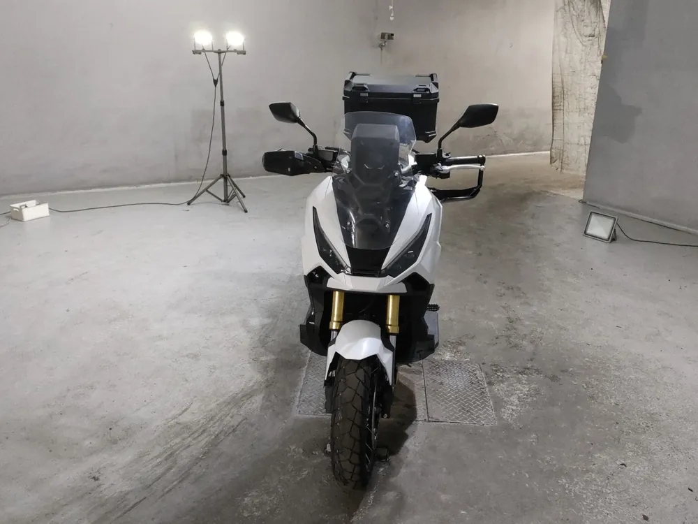 Honda X-ADV750 2024, белый, чёрный, фото 3