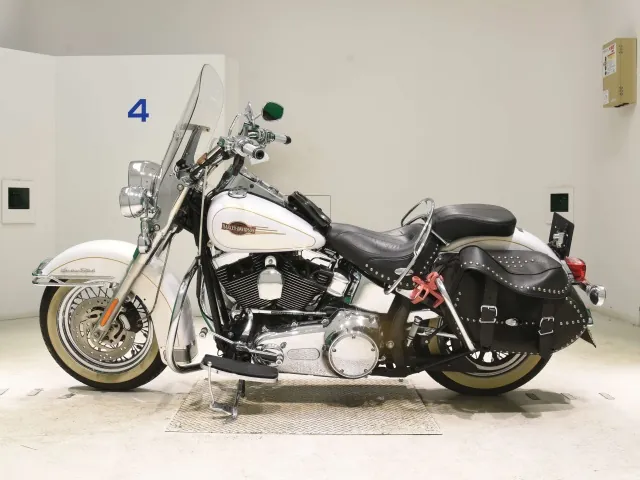 Harley-Davidson FLSTC1580 2007, белый, фото 2