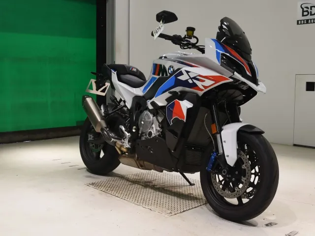 BMW M1000XR 2024, white | red | blue, фото 3