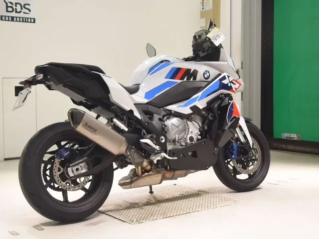 BMW M1000XR 2024, white | red | blue, фото 5