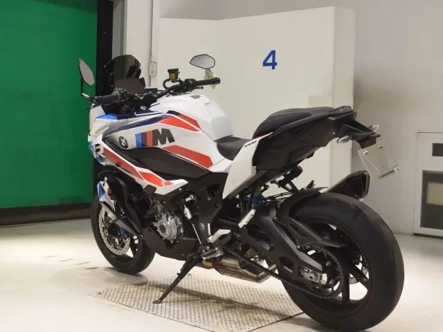 BMW M1000XR 2024, white | red | blue, фото 6