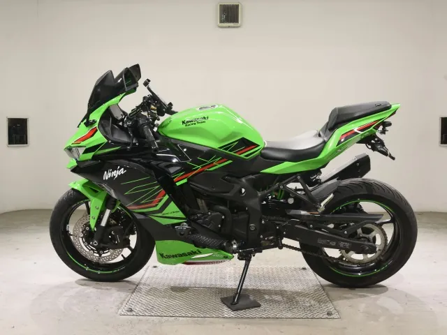 Kawasaki ZX-4R SE 2023, black | green, фото 2