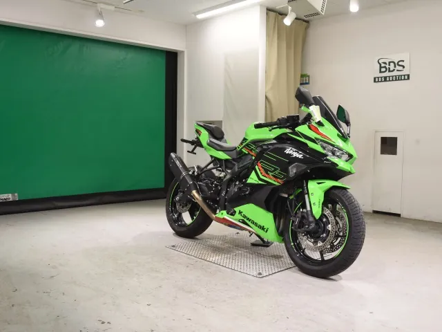 Kawasaki ZX-4R SE 2023, black | green, фото 3