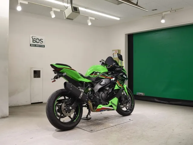 Kawasaki ZX-4R SE 2023, black | green, фото 5