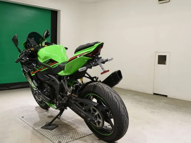 Kawasaki ZX-4R SE 2023, black | green, фото 6