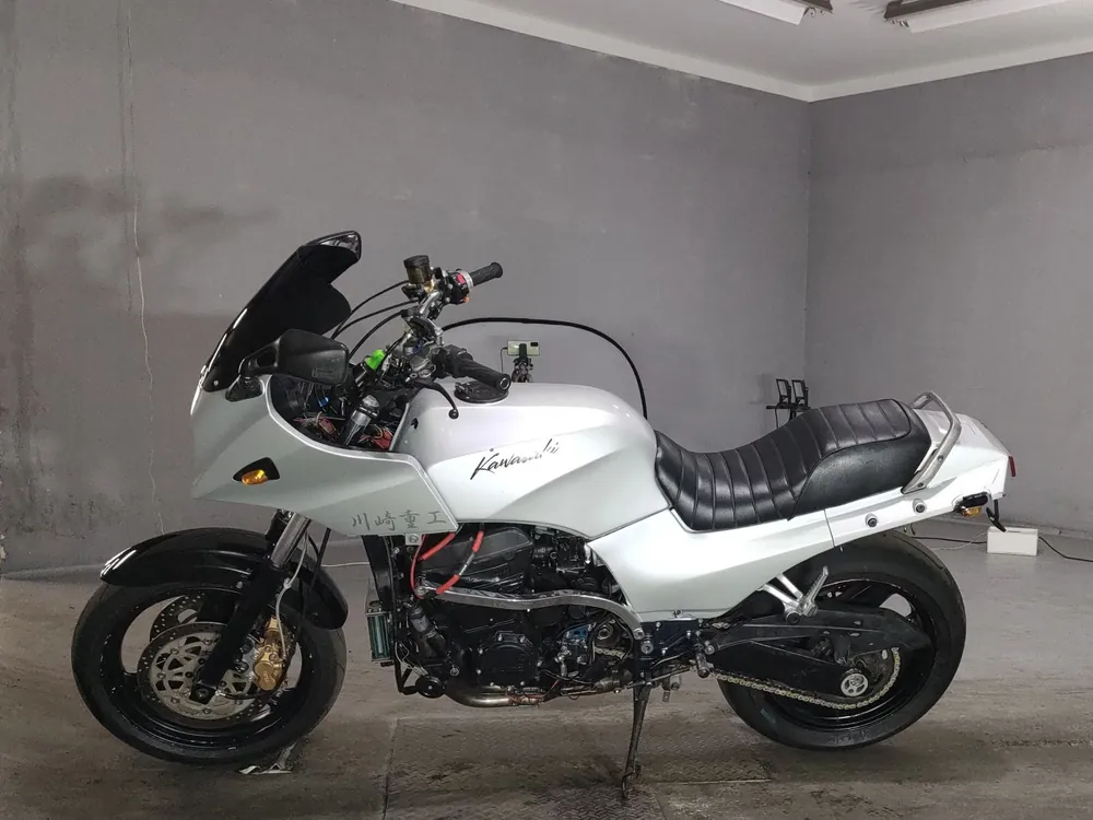 Kawasaki GPZ900R Ninja 1986, серебристый, фото 2