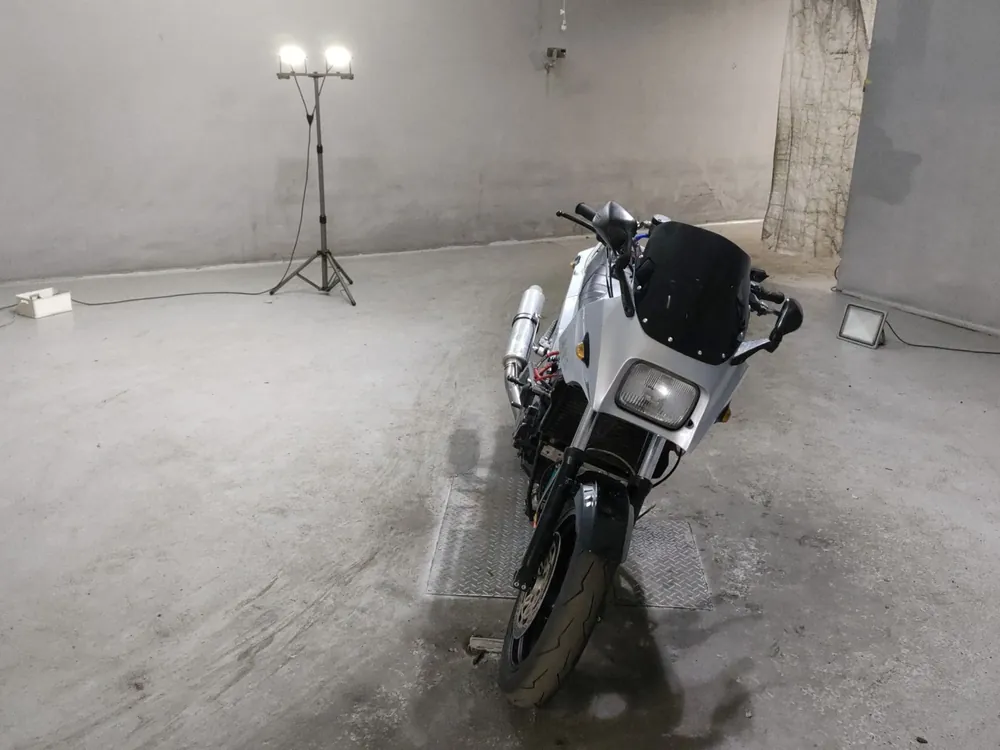 Kawasaki GPZ900R Ninja 1986, серебристый, фото 3