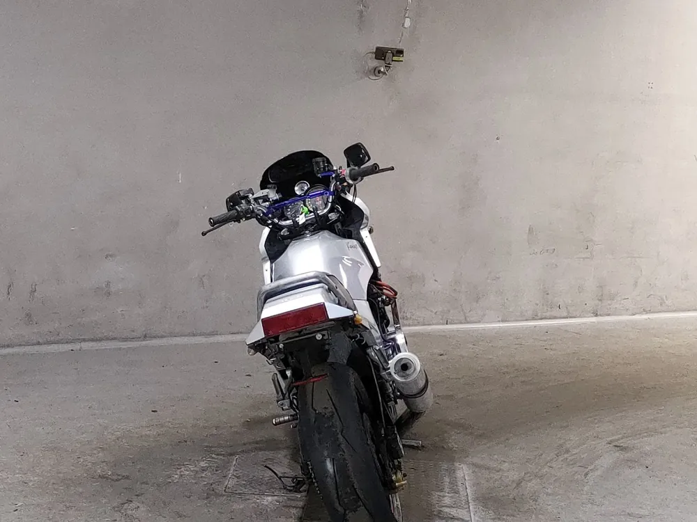 Kawasaki GPZ900R Ninja 1986, серебристый, фото 4