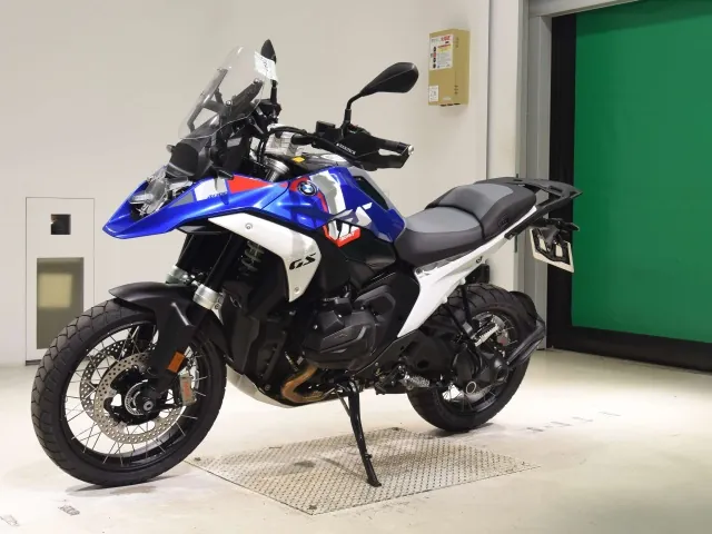 BMW R1300GS 2024, white | red | blue, фото 4