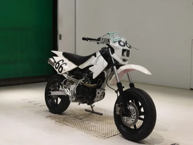 Honda XR100 Motard, белый, фото 3