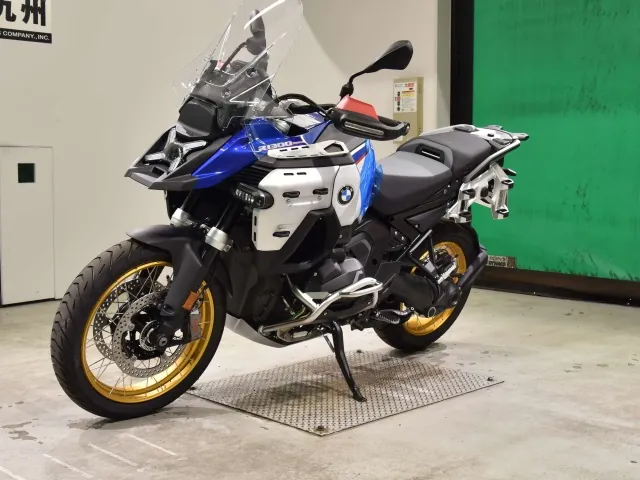 BMW R1300Gs Adv Asa 2026, white | red | blue, фото 4