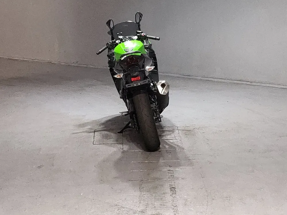 Kawasaki Ninja 400 2022, black / green, фото 4