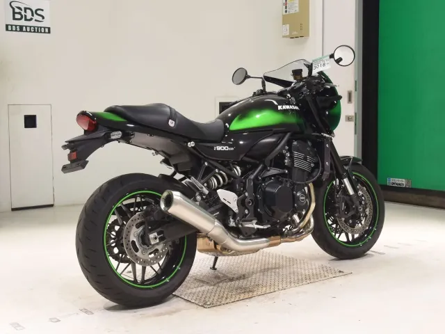 Kawasaki Z900RS 2024, чёрный, зелёный, фото 5