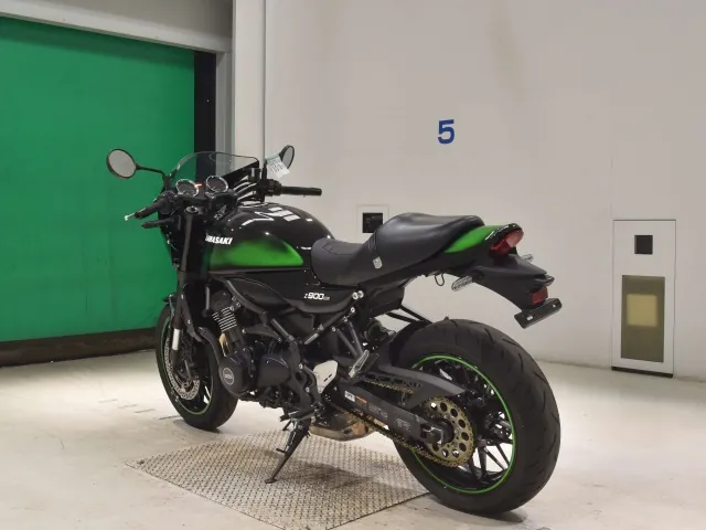 Kawasaki Z900RS 2024, чёрный, зелёный, фото 6