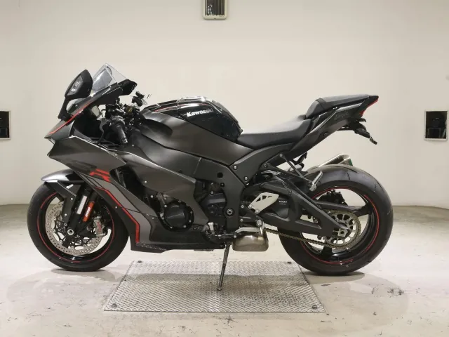 Kawasaki Zx-10Rakrt 2022, чёрный, gunmetal, фото 2