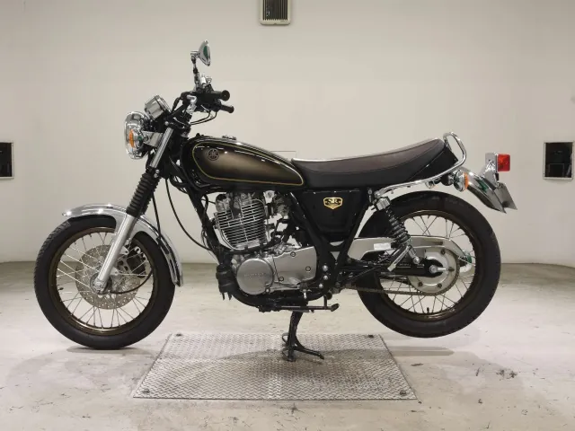 Yamaha SR400 Final Edition Limited 2021, чёрный, light brown, фото 2