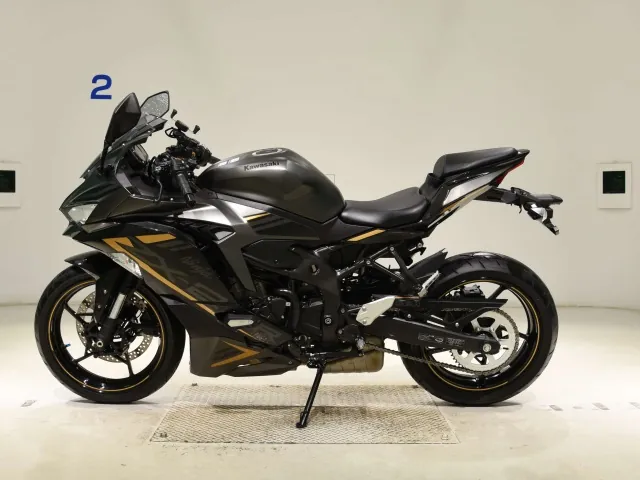 Kawasaki Ninja ZX-25R, чёрный, gunmetal, фото 2