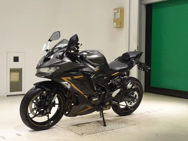 Kawasaki Ninja ZX-25R, чёрный, gunmetal, фото 4
