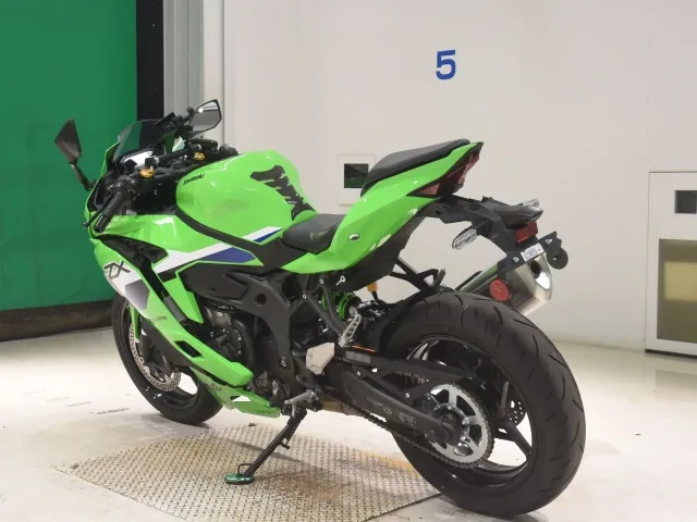 Kawasaki ZX-4R SE 2025, зелёный, фото 6